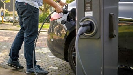 Miljoen Nederlanders hebben stekkerauto, vanwege subsidies en meer modellen