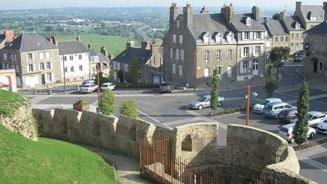 "Beaucoup de projets sont freinés": ces difficiles rénovations pour les propriétaires de logements dans des zones où le patrimoine est préservé