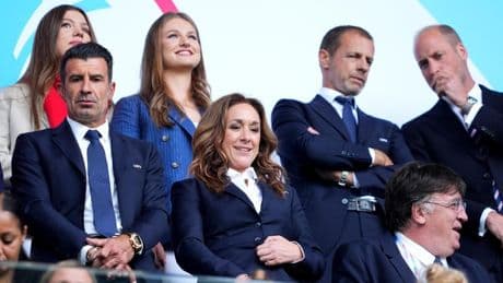Indignación en el fútbol femenino: la tele en el aire y dos presidentas cenando en McDonald's
