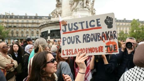 Jean-Luc Mélenchon accuse Bruno Retailleau de cultiver un « climat islamophobe »