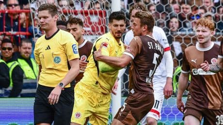 Nach Doppel-Gelb-Rot - St. Pauli rechnet mit Aufreger-Schiri ab