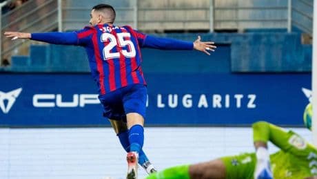 Disciplina castiga con cuatro encuentros a dos jugadores de Segunda División