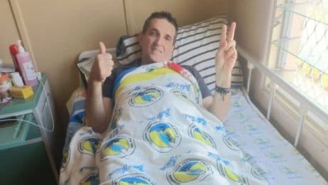 Carlo D'Attanasio libero dopo 5 anni in Papua Nuova Guinea. La compagna: «Un tumore scoperto tardi e mai curato, ha resistito per rivedere il figlio»