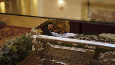 Tens of thousands flock to see a Spanish saint's remains more than 440 years after her death