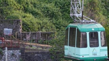 Monte Faito bei Neapel: Seilbahn stürzt ab, vier Menschen sterben