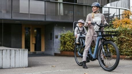 Kinder sicher mit dem Fahrrad transportieren: Regeln beachten, Systeme