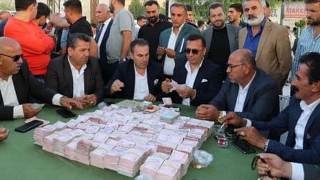 Aşiret düğününde dudak uçuklatan takı! Yurt içi ve yurt dışından 5 bin kişi katıldı