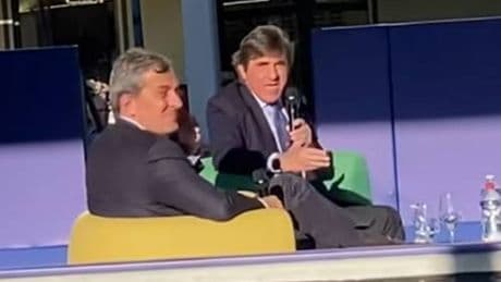 "Non lo dici mai questo". Cairo contestato al Festival di Dogliani
