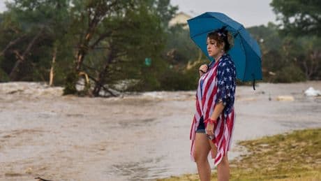 Alluvione in Texas: 51 morti e 20 dispersi. «Nessun sistema di allerta»
