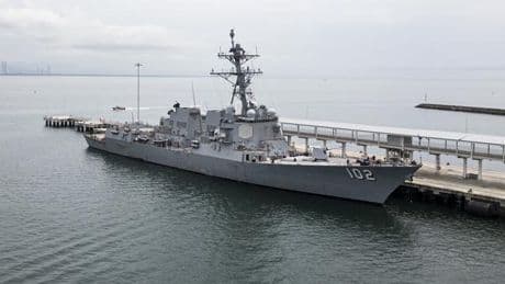 US-Angriff auf Boot: Venezolanische Militärjets fliegen über US-Marineschiff