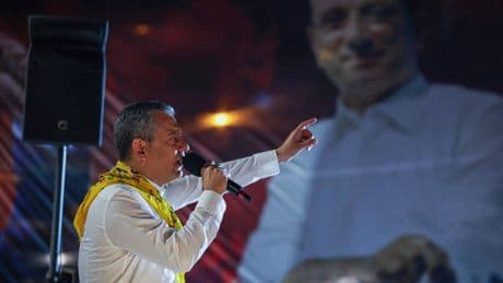 Özgür Özel, Erdoğan'a saat verdi: "Turpun büyüğü heybede" diyorsun ya, heybede tutmayacağım, yarın AK Toroslar çetesi çöküyor, AK Parti çöküyor!