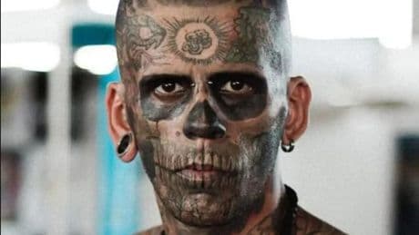 El hombre más tatuado del mundo muestra su nuevo rostro tras quitarse todos los tatuajes de la cara: "No lo soportaba"