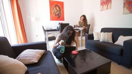Un experto inmobiliario a los que comparten piso de alquiler: «Ojo si un compañero deja de pagar»