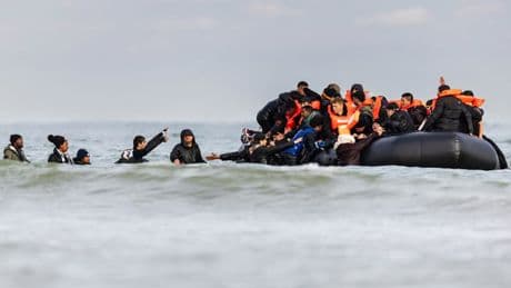 Traversée de la Manche: 16 migrants secourus en mer au large de Sangatte