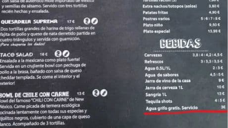Polémica en un restaurante de Noja: «Agua del grifo gratis. Servicio tres euros»