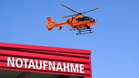 Unfall: Vierjähriger und Fahrerin bei Unfall schwer verletzt