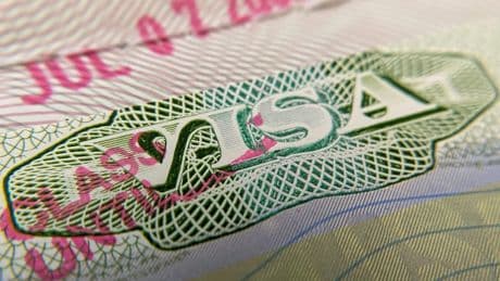 Etats-Unis: Trump veut limiter la durée des visas des journalistes et étudiants étrangers