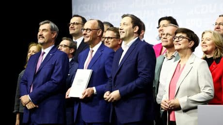 La CDU y los socialdemócratas firman el acuerdo de coalición en Alemania para hacer frente a “tiempos de enormes incertidumbres”