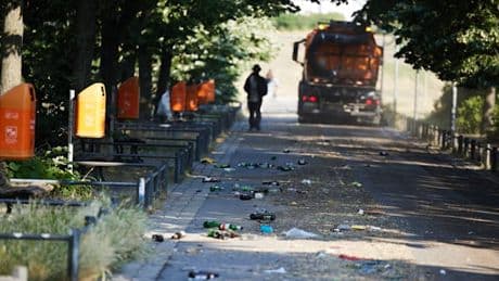 Wohnungen „für den ganzen Tag unbewohnbar“ – Anwohner des Görlitzer Parks leiden unter Party-Demos