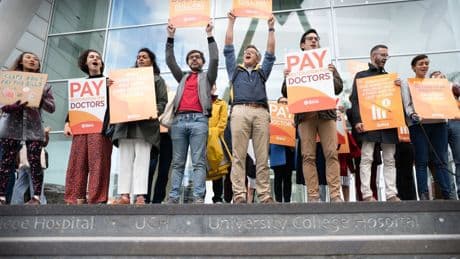Senior doctors in England willing to strike, BMA says