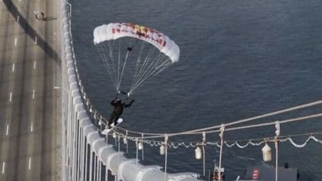 1500 Meter-Stunt! - Skysurf-Star springt auf US-Wahrzeichen