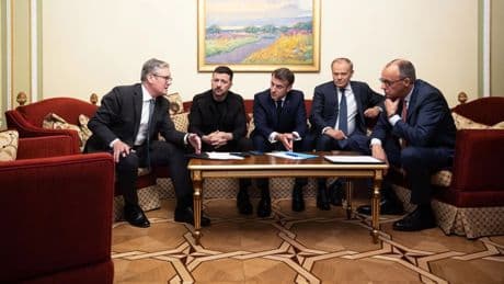 Krieg in der Ukraine: Westen stimmt sich vor Trump-Putin-Gipfel in London ab