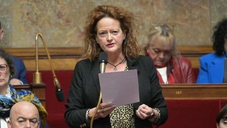 Le Sénat examine une loi interdisant la publicité au secteur de la fast-fashion
