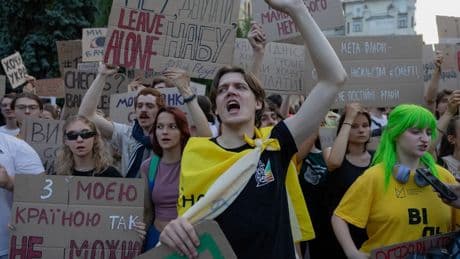 Ukraine’s Cronyism Crisis Offers a Warning to the ‘De-risking’ World