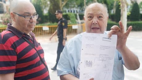 El hostigamiento del conspiranoico Santiago Royuela a un exdiputado del PP: "El CNI no se equivoca, voy detrás tuyo"