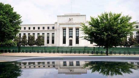 Un mercado laboral y una inflación más fríos de lo previsto auguran un abaratamiento del precio del dinero en EEUU