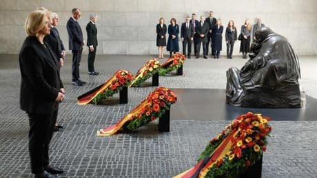 Der 8. Mai in Bildern: Erinnern an das Kriegsende – und den aktuellen Krieg