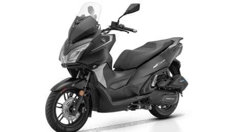 QJMOTOR MTX 300: lo scooter a ruote alte che porta grinta nel t+raffico