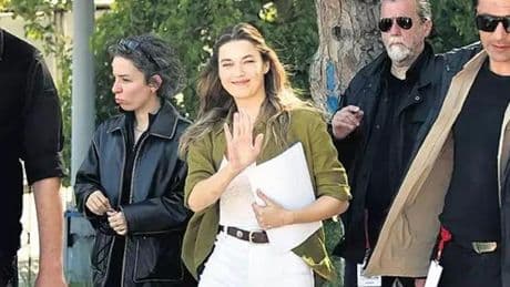 Afra Saraçoğlu güvenlik görevlileriyle parkı turladı