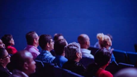 Todas las personas mayores de 65 años se podrán beneficiar del cine en España por 2 euros, pero solo este día de la semana