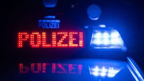 Gruppe von Jugendlichen schlägt 25-Jährigen krankenhausreif