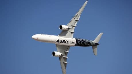 Airbus a livré 306 avions en 2025 mais va devoir faire beaucoup plus au 2e semestre pour atteindre son objectif annuel de 820 appareils