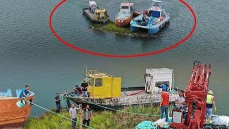 Her şey yok olmasın diye: Çelik halatlar ve zincirlerle bağlandı