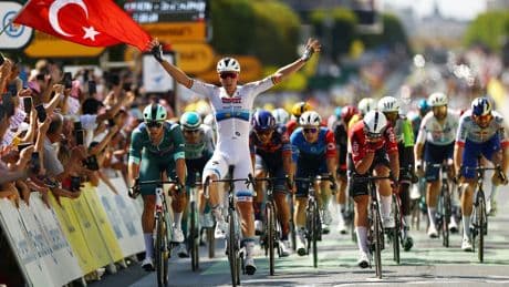 Tim Merlier sprints to stage 10 victory in Chateauroux as Tadej Pogacar loses key Tour de France lieutenant