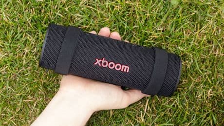 LG Xboom Grab im Test: Power-Rolle für unterwegs