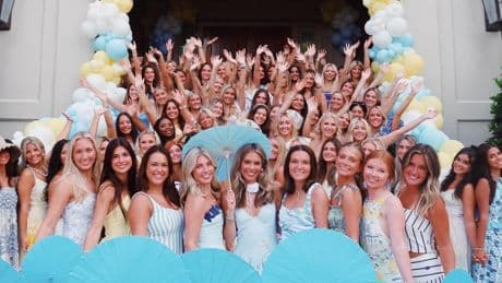 'Bama Rush': los 'juegos del hambre' universitarios de las estadounidenses para entrar en una hermandad