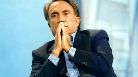 Emilio Fede: la diagnosi (sbagliata) del tumore al pancreas nel 2014 e il ricovero alla Rsa nel Milanese. Tutti i problemi di salute