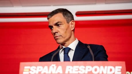 Los escándalos cercan a Sánchez