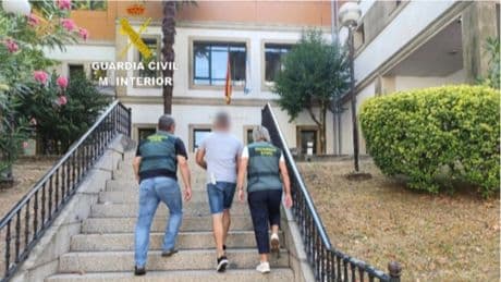 Detenido un 'santero' que prometía curar pacientes a cambio de relaciones sexuales en Pontevedra