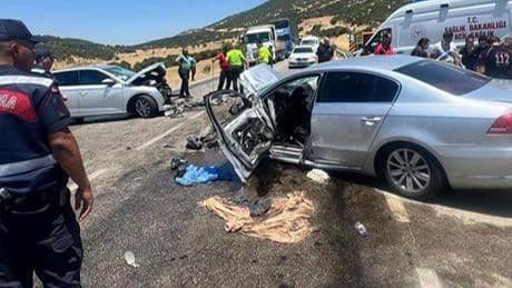 Isparta'da iki otomobil çarpıştı! Ölü ve yaralılar var