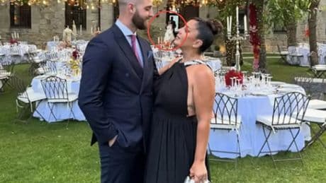 Anabel Pantoja filtra por error con esta foto el vestido de novia de Susana Molina y acaba borrándola