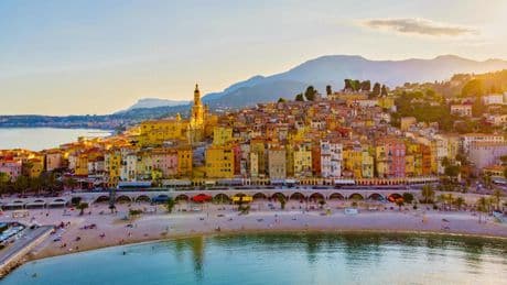 Qué son los destinos de desvío, alternativas irresistibles para disfrutar de un viaje auténtico, de Andalucía a la Costa Azul
