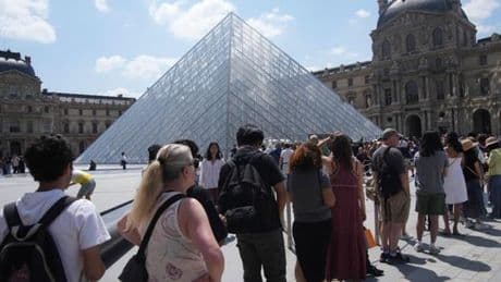 Le Louvre bloqué plusieurs heures après une grève surprise de ses agents d’accueil