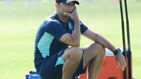 Valverde admite que el equipo está «justo» en defensa y recuerda que todavía queda mercado