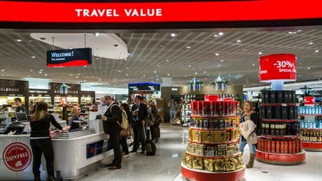 Zu wenig Platz? - Der Handgepäck-Trick mit Duty-Free-Tüte