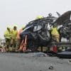 Auto balanceert op reling van brug in Kortrijk na enorme crash: “Het leek een actiefilm”